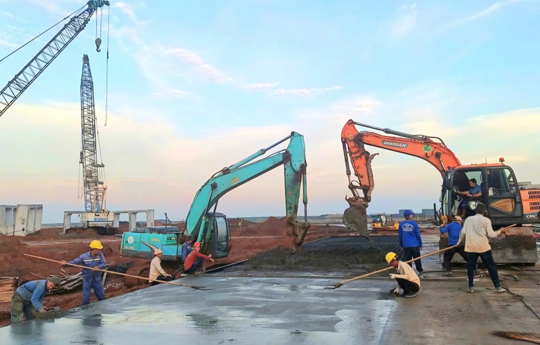 Hối hả l&agrave;m đường lăn, s&acirc;n đỗ, lập cột mốc mới tại "si&ecirc;u s&acirc;n bay" Long Th&agrave;nh- Ảnh 4.