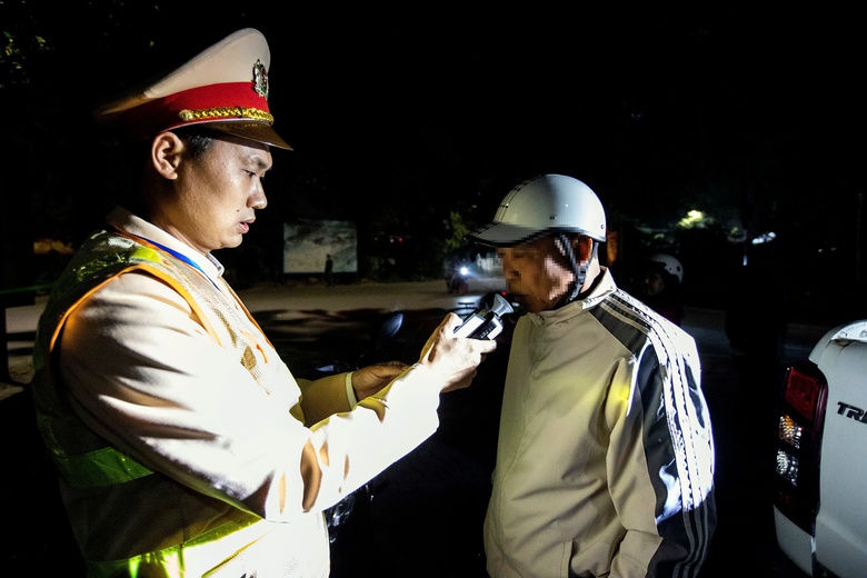 H&agrave; Nội: Hơn 830 t&agrave;i xế vi phạm nồng độ cồn trong 3 ng&agrave;y, phạt gần 4,7 tỷ đồng- Ảnh 1.