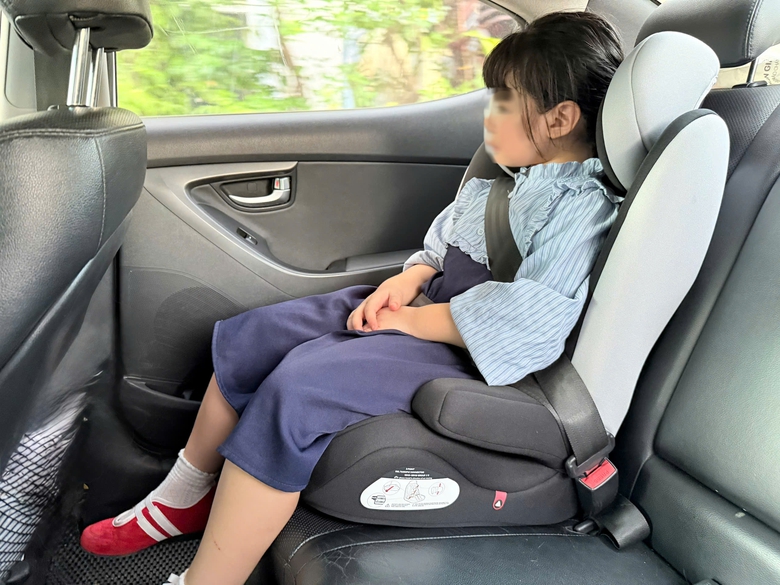 Ch&iacute;nh phủ đề xuất miễn trừ ghế an to&agrave;n cho trẻ dưới 10 tuổi tr&ecirc;n taxi v&agrave; xe bu&yacute;t- Ảnh 1.