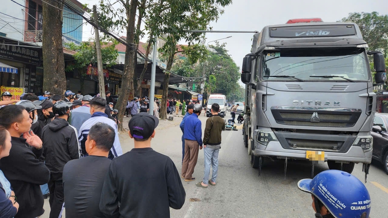 Xe đầu k&eacute;o va chạm xe đạp điện, cụ &ocirc;ng 79 tuổi tử vong khi đi kh&aacute;m bệnh về- Ảnh 1.
