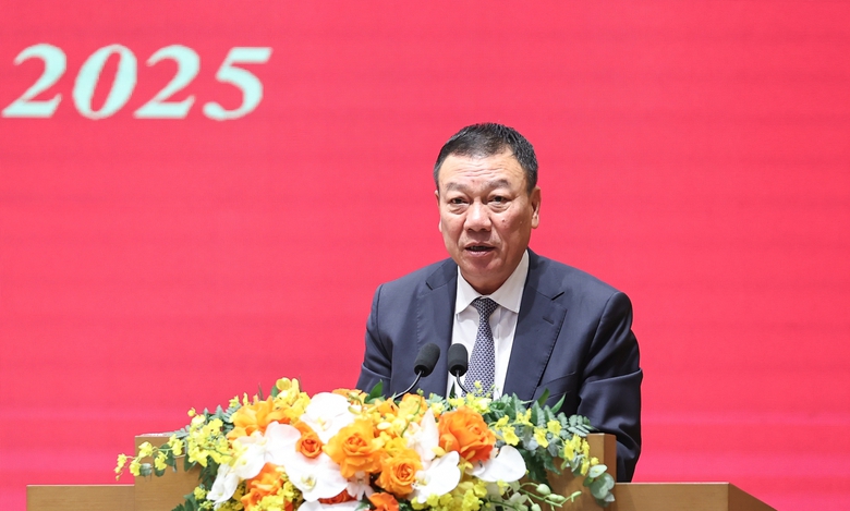 Thủ tướng: Ph&ograve;ng chống tham nhũng, l&atilde;ng ph&iacute;, ti&ecirc;u cực l&agrave; nhiệm vụ trọng t&acirc;m, cấp b&aacute;ch- Ảnh 2.