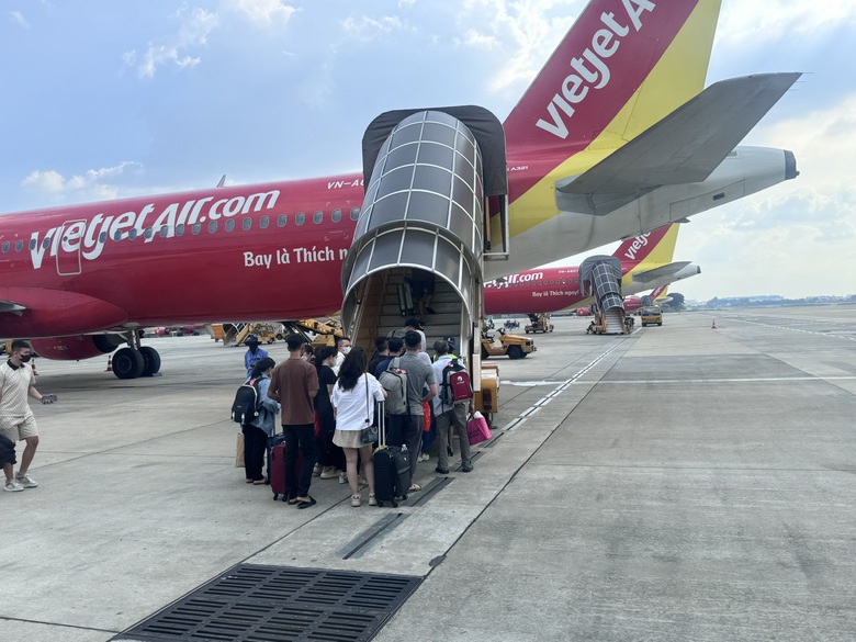 S&acirc;n bay T&acirc;n Sơn Nhất tăng cường ph&ograve;ng, chống dịch Nipah, siết kiểm so&aacute;t y tế h&agrave;nh kh&aacute;ch- Ảnh 2.