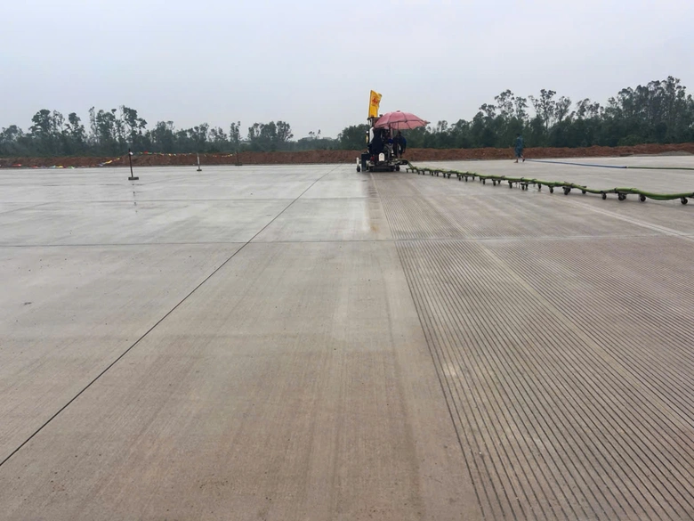 Cienco4 ti&ecirc;n phong l&agrave;m chủ c&ocirc;ng nghệ thi c&ocirc;ng tạo nh&aacute;m mặt đường băng- Ảnh 3.
