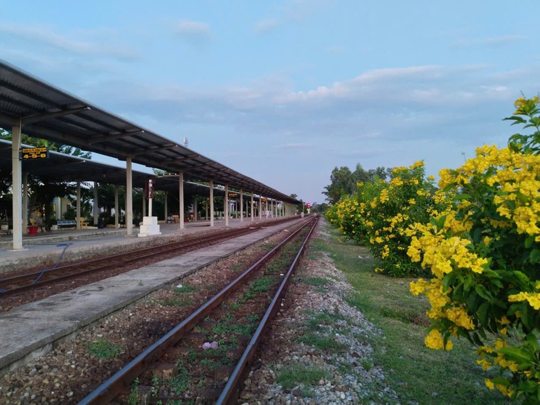 Phong trào "đường tàu - đường hoa" kết hợp tuyên truyền, nâng cao nhận thức ATGT đường sắt- Ảnh 2. Phong trào "đường tàu - đường hoa" kết hợp tuyên truyền, nâng cao nhận thức ATGT đường sắt- Ảnh 2.