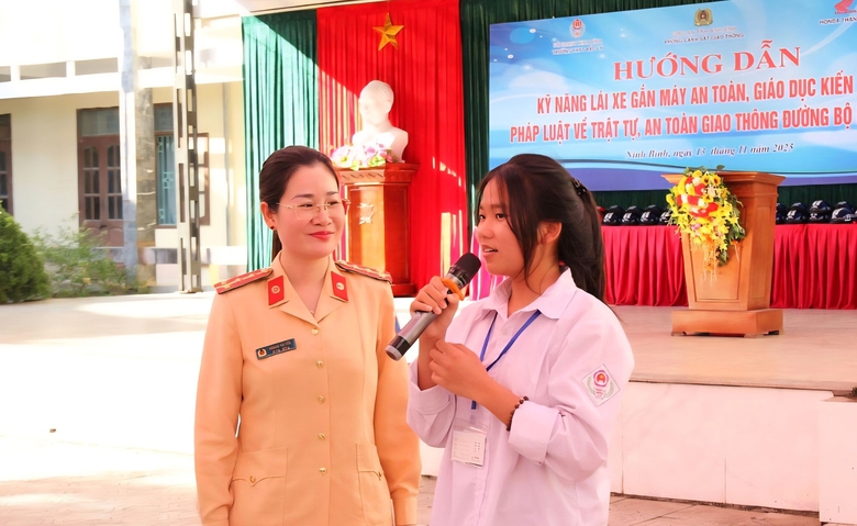 Ninh Bình: Đẩy mạnh tuyên truyền luật giao thông tại hơn 500 trường học- Ảnh 1. Ninh Bình: Đẩy mạnh tuyên truyền luật giao thông tại hơn 500 trường học- Ảnh 1.