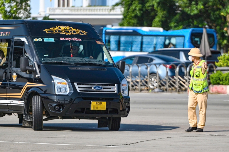 CSGT sẽ kiểm tra 24/24h, nghi&ecirc;m trị xe hợp đồng tr&aacute; h&igrave;nh, xe chạy ph&aacute; lộ tr&igrave;nh- Ảnh 1.