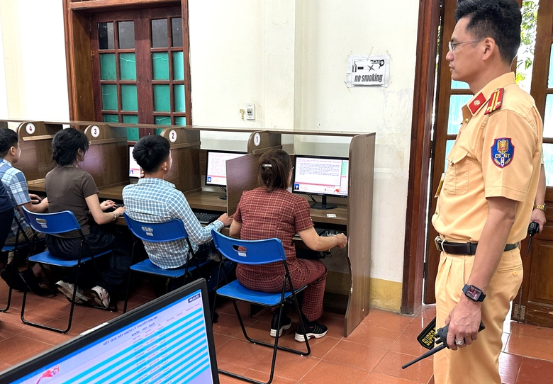 Tuyên Quang: Học viên nhận giấy phép lái xe điện tử ngay sau khi đỗ kỳ thi sát hạch- Ảnh 1. Tuyên Quang: Học viên nhận giấy phép lái xe điện tử ngay sau khi đỗ kỳ thi sát hạch- Ảnh 1.