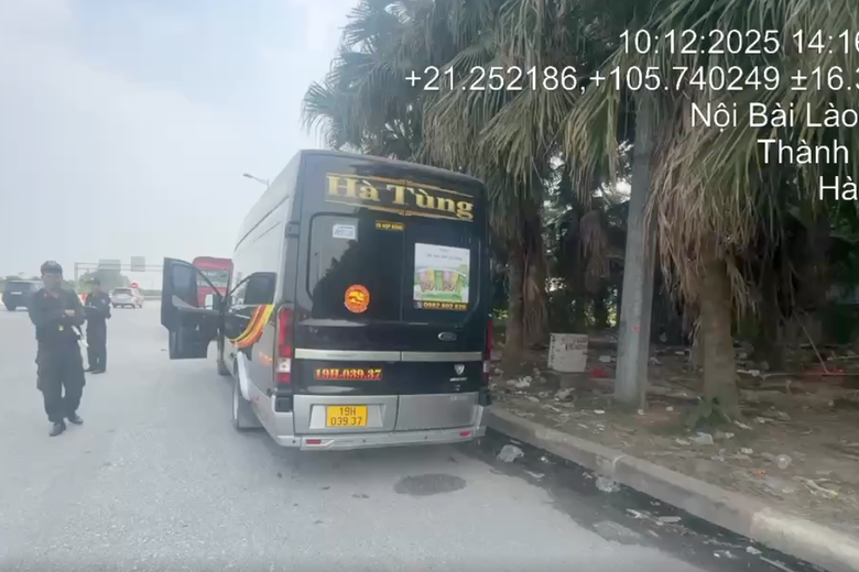 CSGT tổng kiểm tra &ocirc; t&ocirc; kh&aacute;ch v&agrave;o cao tốc: Một ng&agrave;y xử phạt hơn 100 t&agrave;i xế v&agrave; chủ xe- Ảnh 1.