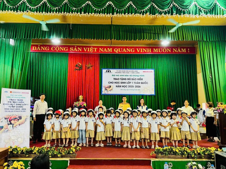 CSGT Lạng Sơn ngăn tai nạn giao th&ocirc;ng li&ecirc;n quan học sinh tr&ecirc;n quốc lộ 1A- Ảnh 7.