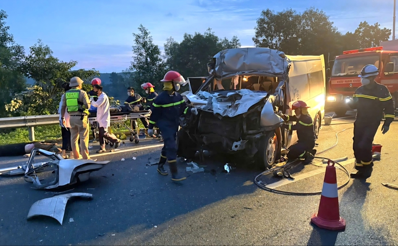 Khởi tố vụ tai nạn xe kh&aacute;ch l&agrave;m bốn người tử vong tr&ecirc;n cao tốc Đ&agrave; Nẵng - Quảng Ng&atilde;i- Ảnh 1.