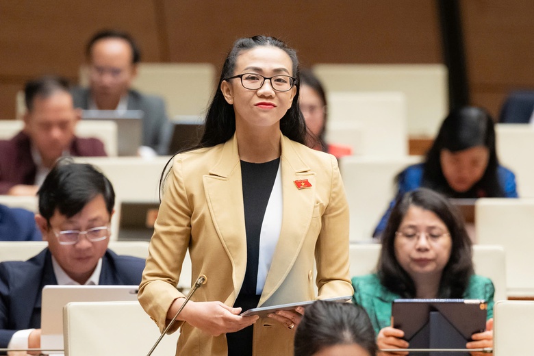 Những buổi tối kh&ocirc;ng nghỉ, chuyến xe vừa đi vừa l&agrave;m g&oacute;p phần tạo n&ecirc;n kỷ lục kỳ họp thứ 10- Ảnh 4.