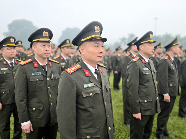 Gần 1.000 c&aacute;n bộ, chiến sĩ c&ocirc;ng an tỉnh L&agrave;o Cai ra qu&acirc;n đợt cao điểm trấn &aacute;p tội phạm- Ảnh 7.