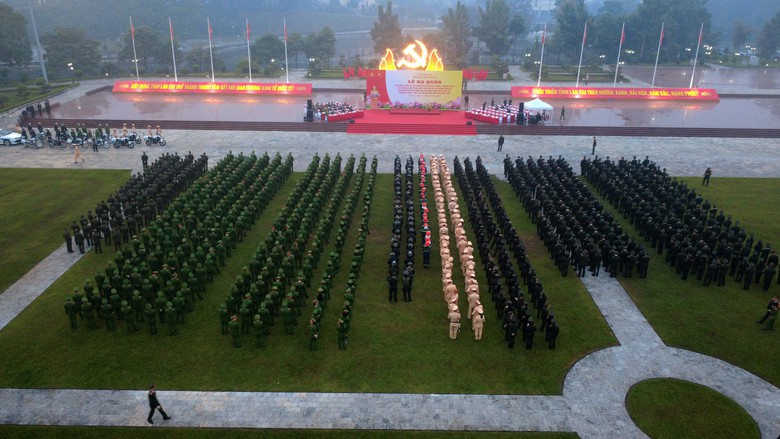 Gần 1.000 c&aacute;n bộ, chiến sĩ c&ocirc;ng an tỉnh L&agrave;o Cai ra qu&acirc;n đợt cao điểm trấn &aacute;p tội phạm- Ảnh 1.