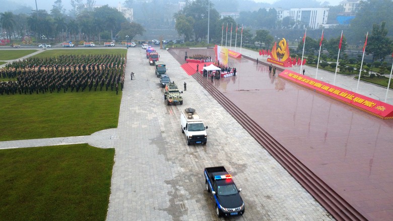 Gần 1.000 c&aacute;n bộ, chiến sĩ c&ocirc;ng an tỉnh L&agrave;o Cai ra qu&acirc;n đợt cao điểm trấn &aacute;p tội phạm- Ảnh 12.