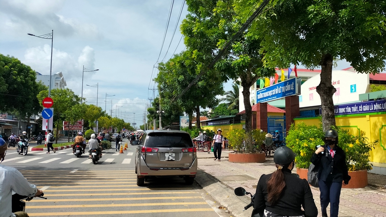 Giải ph&aacute;p khắc phục &ugrave;n tắc giao th&ocirc;ng khu vực cổng trường học ở C&agrave; Mau- Ảnh 3.