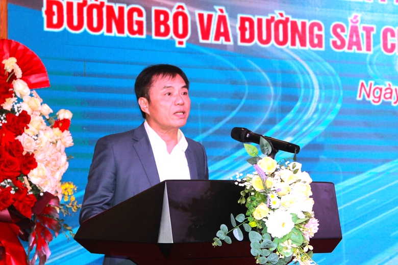 N&acirc;ng cao c&ocirc;ng t&aacute;c đảm bảo trật tự an to&agrave;n giao th&ocirc;ng đường bộ v&agrave; đường sắt- Ảnh 3.