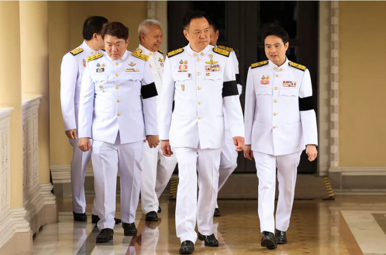 Ho&agrave;ng gia Th&aacute;i Lan c&ocirc;ng bố sắc lệnh giải t&aacute;n Hạ viện, chuẩn bị bầu cử sớm- Ảnh 1.