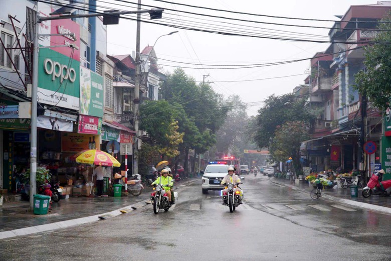 Gần 1.000 c&aacute;n bộ, chiến sĩ c&ocirc;ng an tỉnh L&agrave;o Cai ra qu&acirc;n đợt cao điểm trấn &aacute;p tội phạm- Ảnh 15.