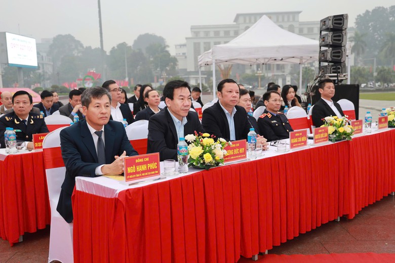 Gần 1.000 c&aacute;n bộ, chiến sĩ c&ocirc;ng an tỉnh L&agrave;o Cai ra qu&acirc;n đợt cao điểm trấn &aacute;p tội phạm- Ảnh 9.