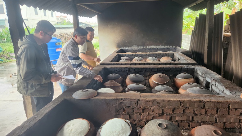 H&agrave;nh tr&igrave;nh biến những hạt muối th&ocirc; th&agrave;nh "hạt ngọc mặn của trời"- Ảnh 1.
