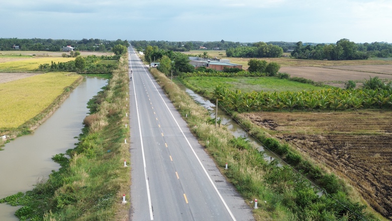 Đường Hồ Chí Minh qua Tây Ninh đang thiếu trầm trọng vật liệu đá- Ảnh 1. Đường Hồ Chí Minh qua Tây Ninh đang thiếu trầm trọng vật liệu đá- Ảnh 1.