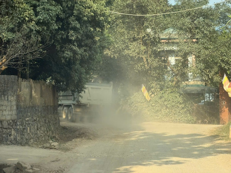 Người d&acirc;n Ph&uacute; Thọ khốn khổ v&igrave; xe tải trọng lớn lao nhanh tr&ecirc;n đường- Ảnh 12.