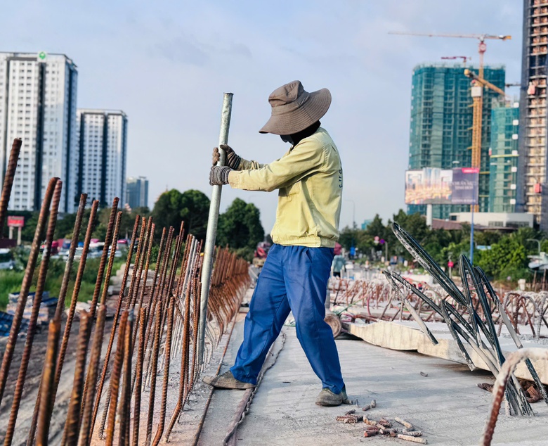&ldquo;Vượt nắng thắng mưa&rdquo;, V&agrave;nh đai 3 v&agrave; n&uacute;t giao An Ph&uacute; chạy nước r&uacute;t, b&aacute;m tiến độ th&ocirc;ng xe- Ảnh 6.