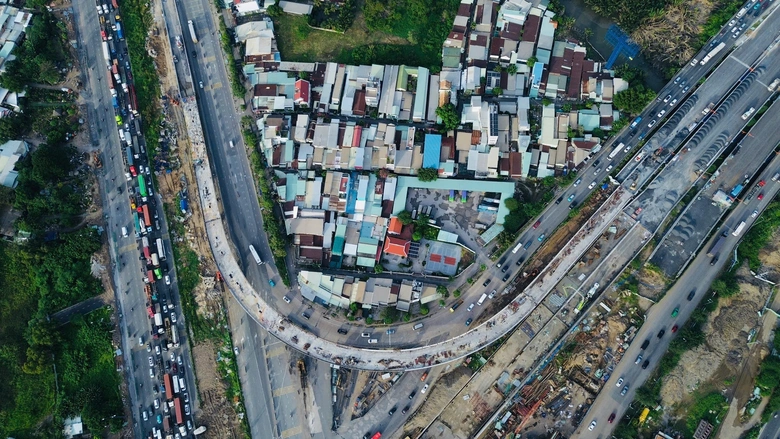 &ldquo;Vượt nắng thắng mưa&rdquo;, V&agrave;nh đai 3 v&agrave; n&uacute;t giao An Ph&uacute; chạy nước r&uacute;t, b&aacute;m tiến độ th&ocirc;ng xe- Ảnh 4.