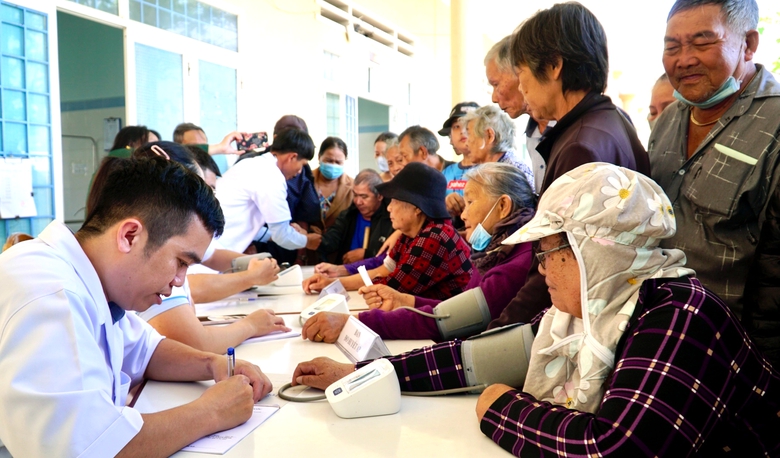 Binh đo&agrave;n 15 chăm s&oacute;c sức khỏe cho đồng b&agrave;o Gia Lai sau b&atilde;o lũ- Ảnh 3.