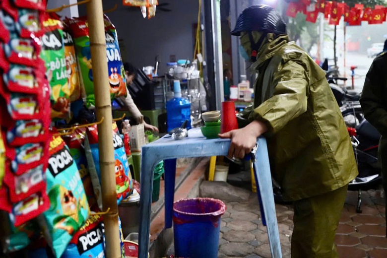 H&agrave; Nội: Đồng loạt ra qu&acirc;n xử l&yacute; vi phạm trật tự đ&ocirc; thị- Ảnh 4.