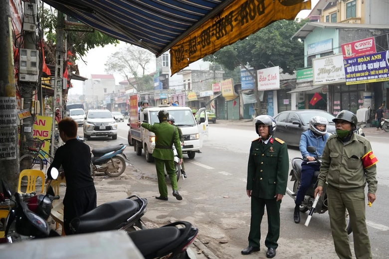 H&agrave; Nội: Đồng loạt ra qu&acirc;n xử l&yacute; vi phạm trật tự đ&ocirc; thị- Ảnh 14.
