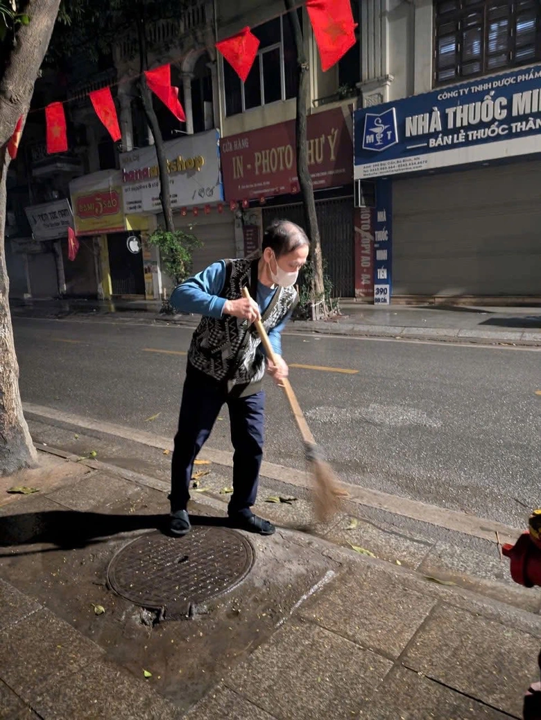 H&agrave; Nội: Đồng loạt ra qu&acirc;n xử l&yacute; vi phạm trật tự đ&ocirc; thị- Ảnh 18.