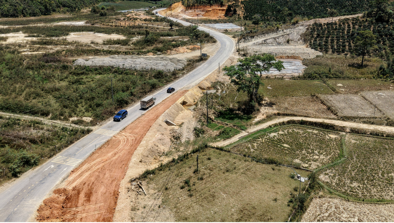 Dự kiến th&aacute;ng 3/2026 ho&agrave;n th&agrave;nh n&acirc;ng cấp quốc lộ 28B qua L&acirc;m Đồng- Ảnh 1.