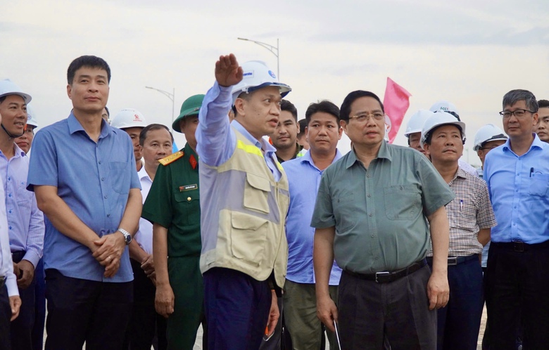 Thủ tướng kiểm tra cao tốc Bi&ecirc;n H&ograve;a - Vũng T&agrave;u, th&uacute;c tiến độ kết nối s&acirc;n bay Long Th&agrave;nh- Ảnh 5.