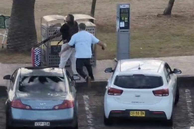 Cập nhật vụ xả s&uacute;ng tại b&atilde;i biển ở Australia: Ph&aacute;t hiện thiết bị nổ, Thủ tướng họp khẩn- Ảnh 4.