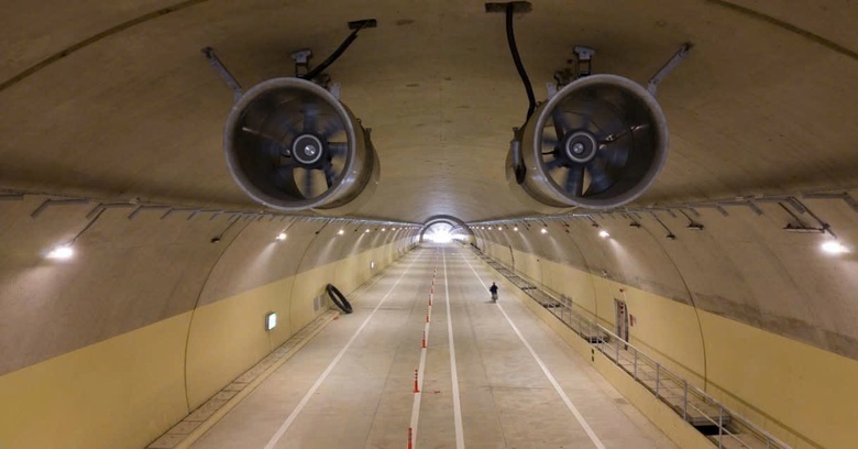 Bên trong hầm xuyên núi lớn nhất cao tốc Bắc - Nam- Ảnh 3. Bên trong hầm xuyên núi lớn nhất cao tốc Bắc - Nam- Ảnh 3.