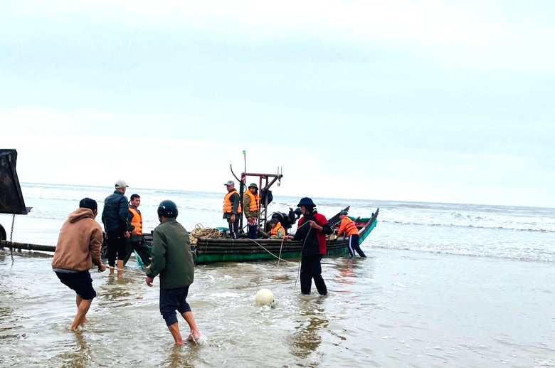 T&igrave;m kiếm ngư d&acirc;n mất t&iacute;ch tr&ecirc;n biển Thanh H&oacute;a- Ảnh 1.