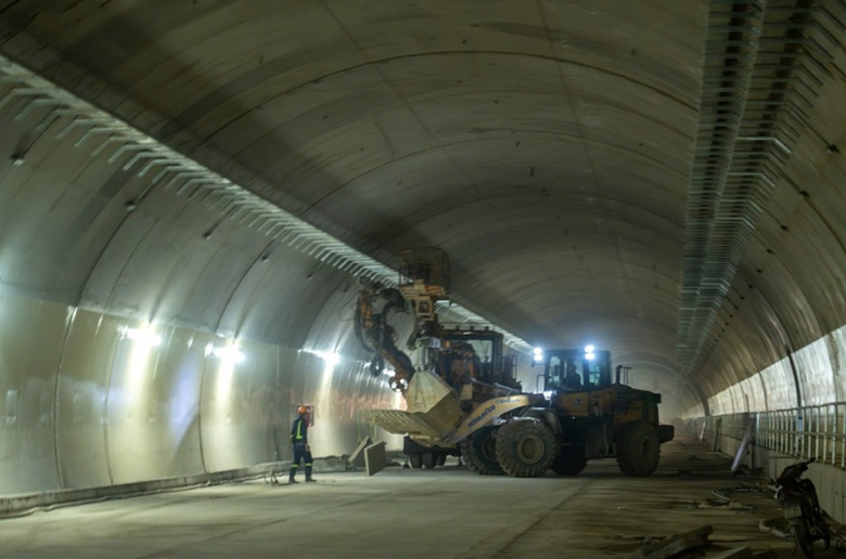 Bên trong hầm xuyên núi lớn nhất cao tốc Bắc - Nam- Ảnh 1. Bên trong hầm xuyên núi lớn nhất cao tốc Bắc - Nam- Ảnh 1.