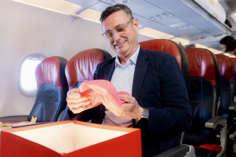 Ngập tr&agrave;n qu&agrave; tặng tr&ecirc;n những chuyến bay Vietjet m&ugrave;a lễ hội Gi&aacute;ng sinh 2025- Ảnh 10.