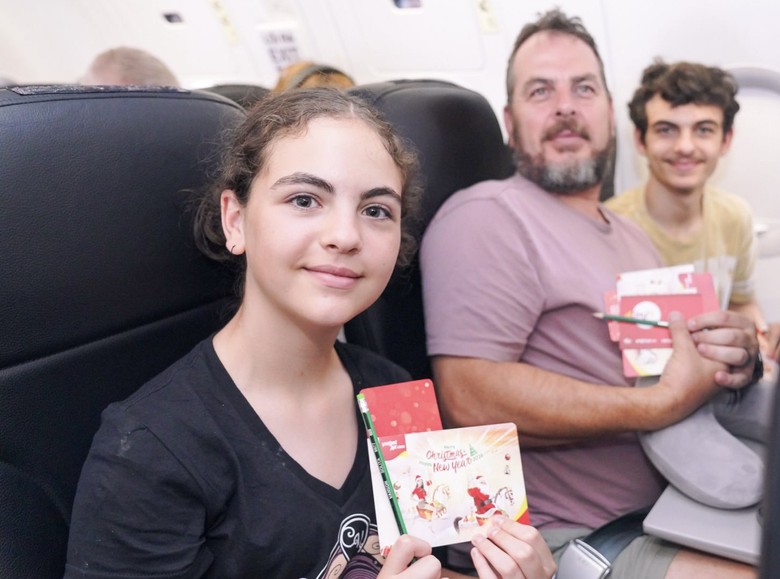 Ngập tr&agrave;n qu&agrave; tặng tr&ecirc;n những chuyến bay Vietjet m&ugrave;a lễ hội Gi&aacute;ng sinh 2025- Ảnh 6.