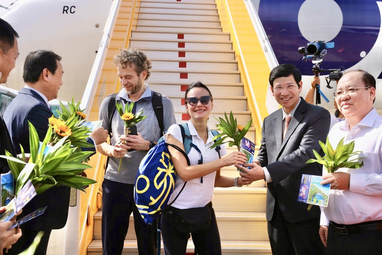 Việt Nam lần đầu đón vị khách quốc tế thứ 20 triệu- Ảnh 1. Việt Nam lần đầu đón vị khách quốc tế thứ 20 triệu- Ảnh 1.