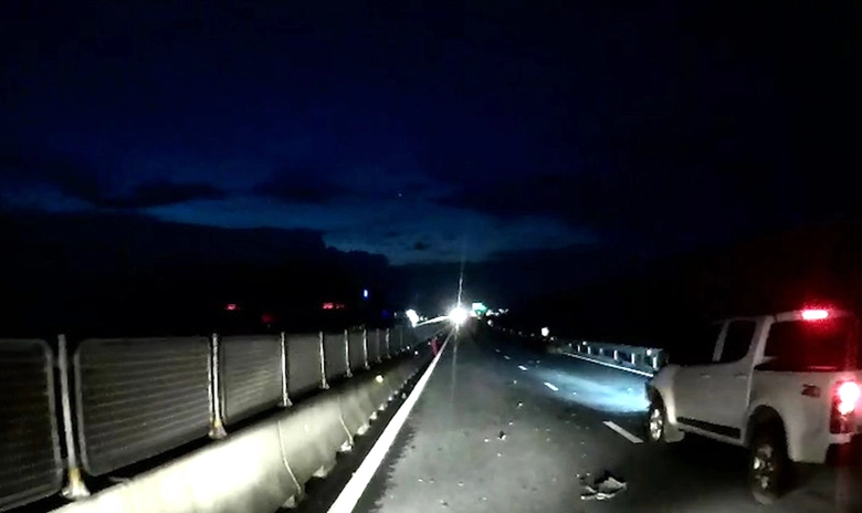 Tr&acirc;u b&ograve; x&acirc;m nhập cao tốc Bắc - Nam qua H&agrave; Tĩnh: Giải ph&aacute;p n&agrave;o ngăn chặn triệt để?- Ảnh 2.