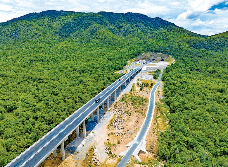 Ph&iacute;a sau 3.000km cao tốc...- Ảnh 5.