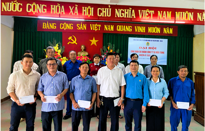 Người lao động khó khăn ngành xây dựng được thăm, tặng quà dịp tết Bính Ngọ 2026- Ảnh 1. Người lao động khó khăn ngành xây dựng được thăm, tặng quà dịp tết Bính Ngọ 2026- Ảnh 1.