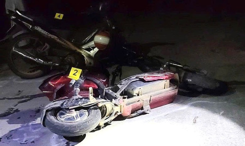Hai phương tiện tại hiện trường vụ tai nạn - Ảnh: Hữu Ph&uacute;c.