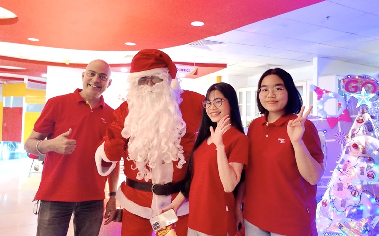 Gi&aacute;ng sinh về sớm, kh&ocirc;ng gian văn ph&ograve;ng Vietjet rực rỡ sắc m&agrave;u- Ảnh 11.