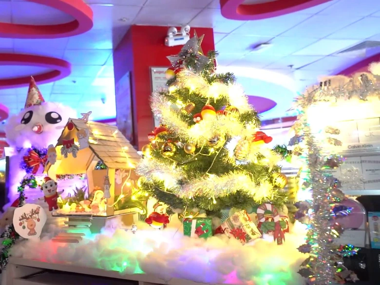 Gi&aacute;ng sinh về sớm, kh&ocirc;ng gian văn ph&ograve;ng Vietjet rực rỡ sắc m&agrave;u- Ảnh 6.