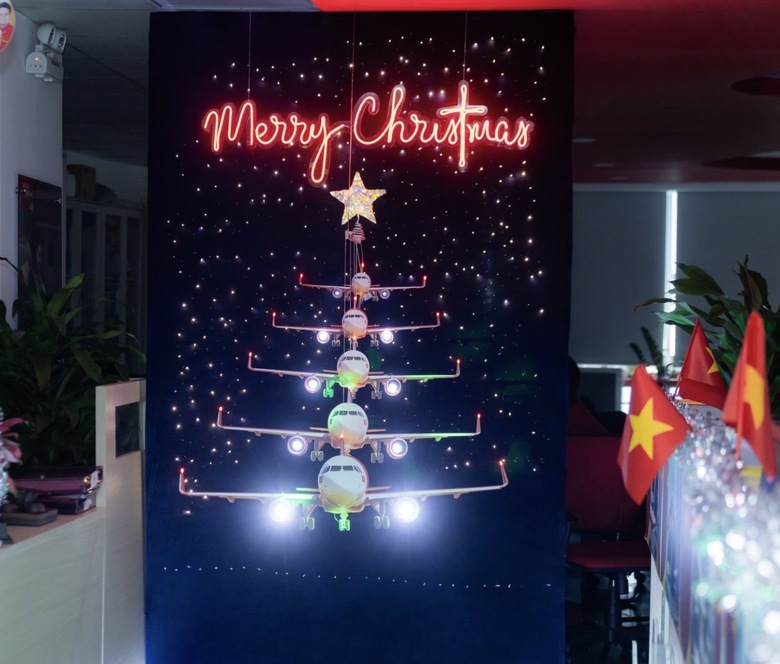 Gi&aacute;ng sinh về sớm, kh&ocirc;ng gian văn ph&ograve;ng Vietjet rực rỡ sắc m&agrave;u- Ảnh 9.