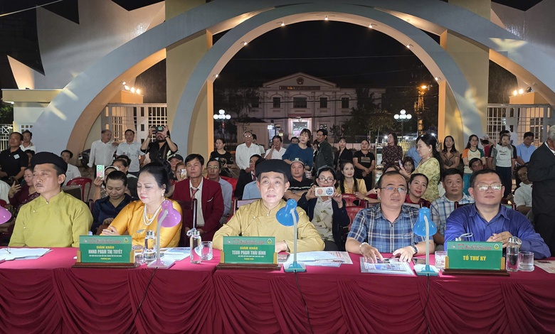 Khai mạc hội thi Đờn ca t&agrave;i tử An Giang năm 2025- Ảnh 4.