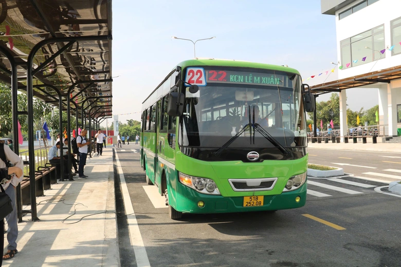 Miễn phí xe buýt: Bước đi lớn để giảm ùn tắc ở TP.HCM- Ảnh 1. Miễn phí xe buýt: Bước đi lớn để giảm ùn tắc ở TP.HCM- Ảnh 1.